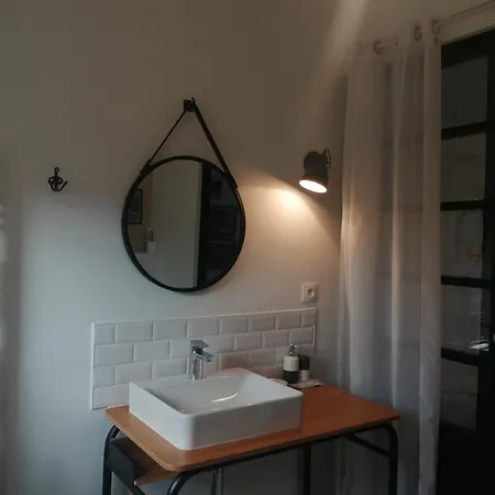 Le Quai 18 Bed & Breakfast Lesneven